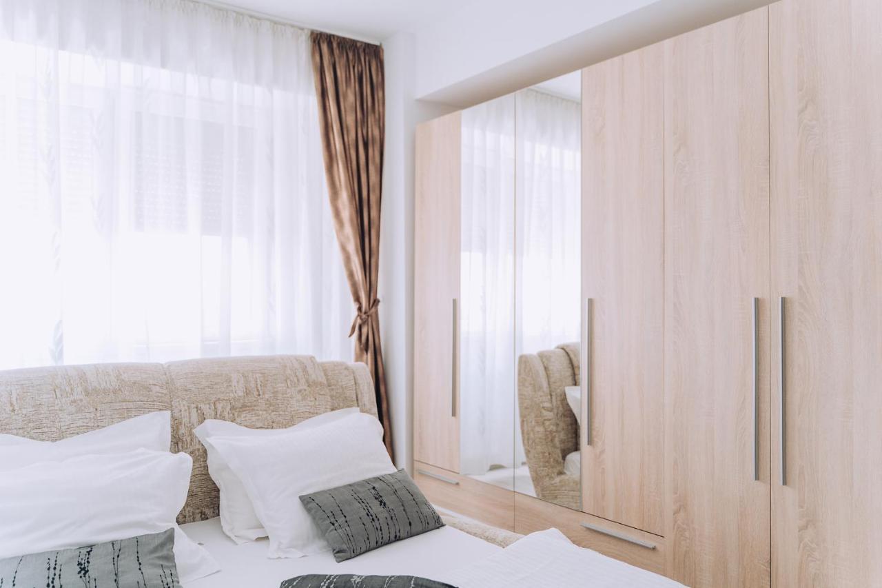 Class Deluxe Apartments Oradea Exterior photo